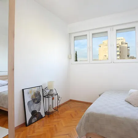 With Wifi - 20242 Apartment Split